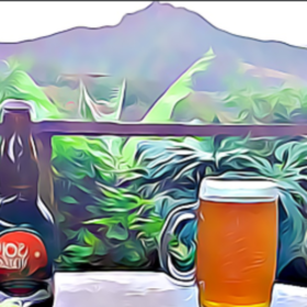 Cerveza Artesanal Sol del Venado con el cerro Mandango de fondo. San Pedro de Vilcabamba