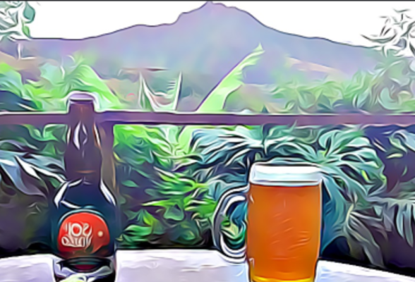 Cerveza Artesanal Sol del Venado con el cerro Mandango de fondo. San Pedro de Vilcabamba