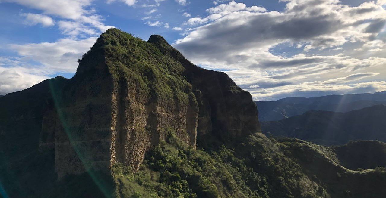 Cumbre del Mandango con la cruz tradicional