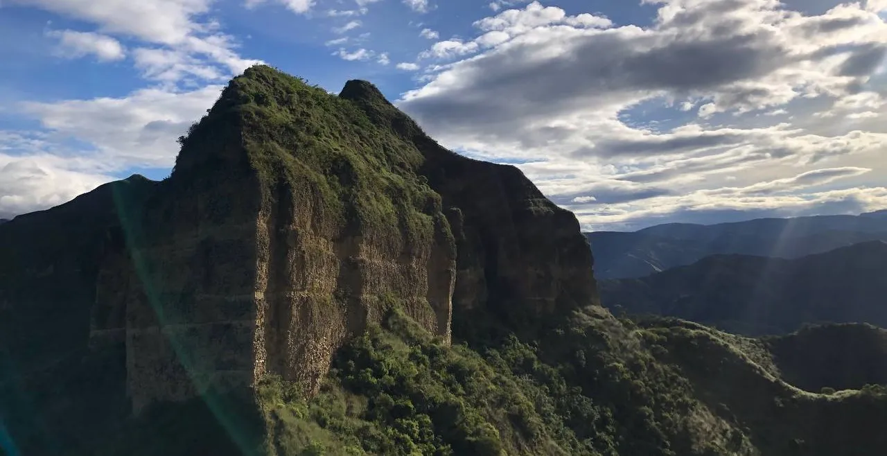 Cumbre del Mandango con la cruz tradicional
