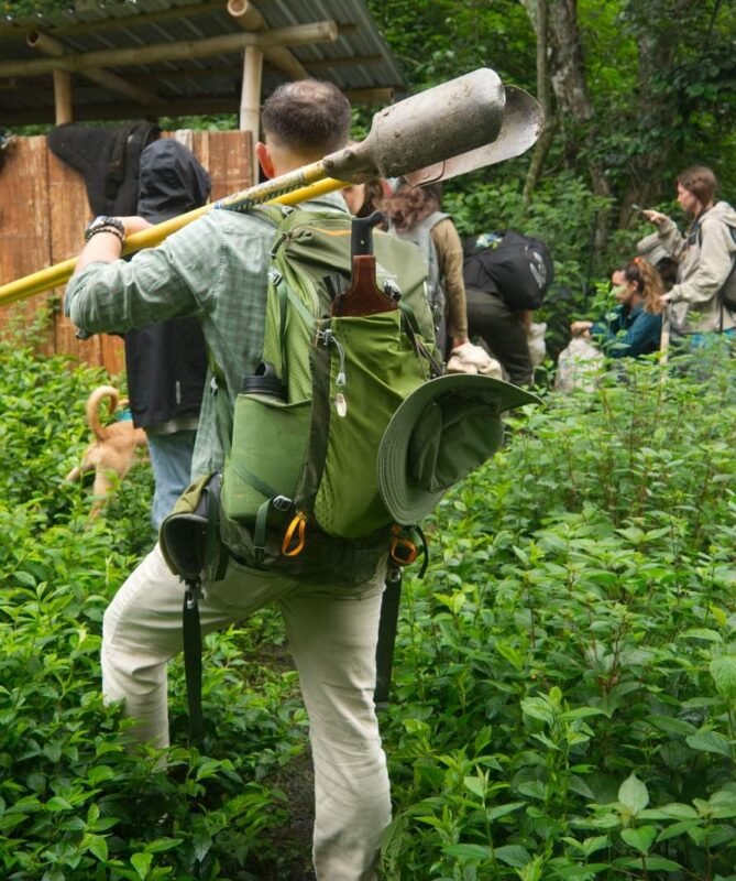 Volunteers participating in a community work project in Vilcabamba to protect the territory